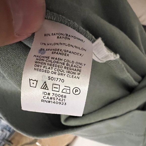 Lou & Grey sleeveless midi dress with button down size XS in sage green - Picture 4 of 4